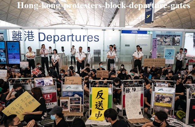 This image has an empty alt attribute; its file name is hong-kong-protesters-block-departure-gates.jpg